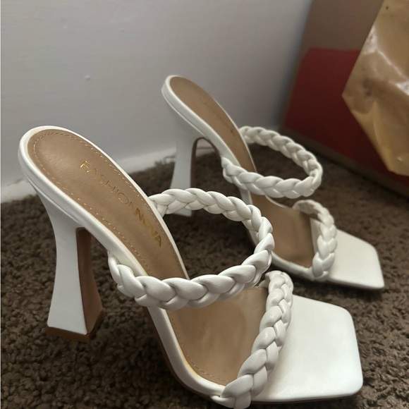 Brand new white heels - Picture 2 of 2